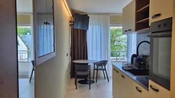 Comfort Apartment, 1 Queen Bed with Sofa bed, Balcony, City View | Private kitchen
