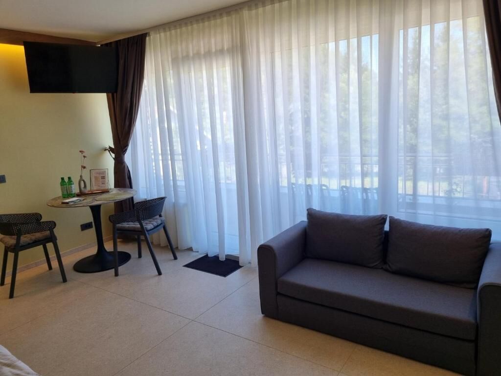 Comfort Apartment, 1 Queen Bed with Sofa bed, Balcony, City View | Living area