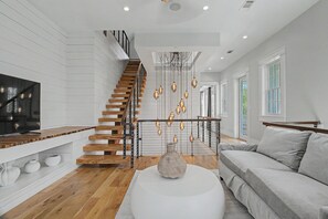Smart TV, fireplace - Luxurious 7-Bedroom with Private Pool, Enchanting Courtyard and Game Room (Rosemary Beach)