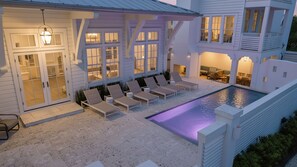 A heated pool - Luxurious 8-Bedroom with Private Pool, Enchanting Courtyard and Game Room (Rosemary Beach)