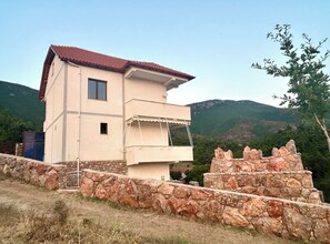Exterior - The Stone Cavern • Novaku • Duplex • Greenery View • BBQ Area • Garden (Pogradec)