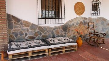 4 habitaciones, tabla de planchar con plancha, wifi y ropa de cama