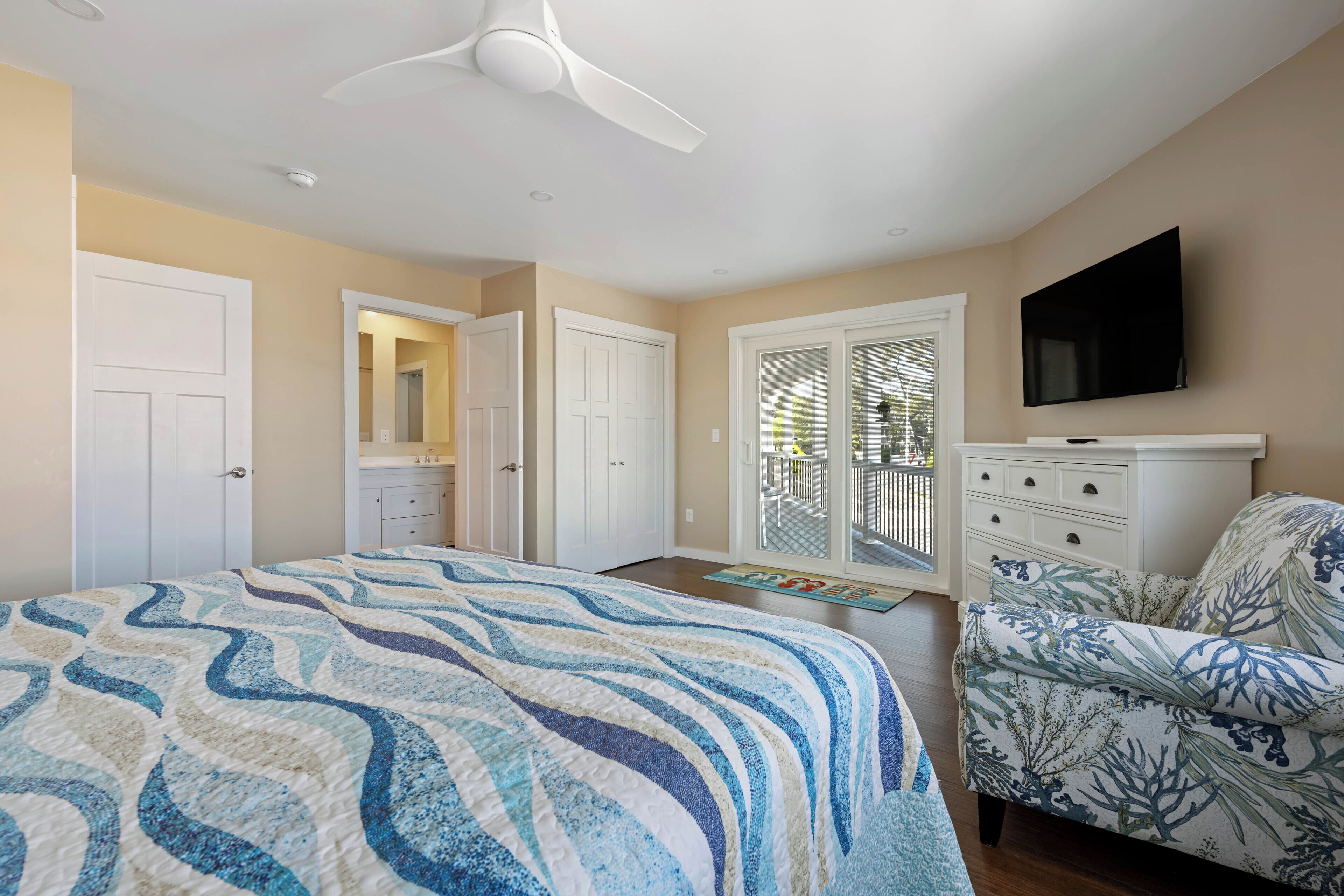 4 bedrooms, WiFi (free), bed sheets