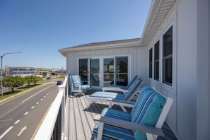 Terrace/patio - NEW TO VRBO-STYLISH DIGS-3 BR, 3,5 BA,ELEVATOR-109 Houston,STEPS TO DEWEY BCH (Dewey Beach)