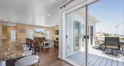 NEW TO VRBO-STYLISH DIGS-4 BR-3,5 BA-ELEVATOR-109 Houston, STEPS TO DEWEY BCH
