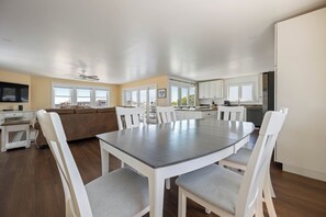Dining - NEW TO VRBO-STYLISH DIGS-3 BR, 3,5 BA,ELEVATOR-109 Houston,STEPS TO DEWEY BCH (Dewey Beach)