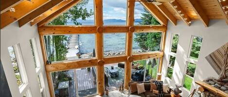 Televisor i llar de foc