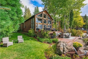 Outdoor dining - Whispering Waters Retreat in Kings Beach (Kings Beach)