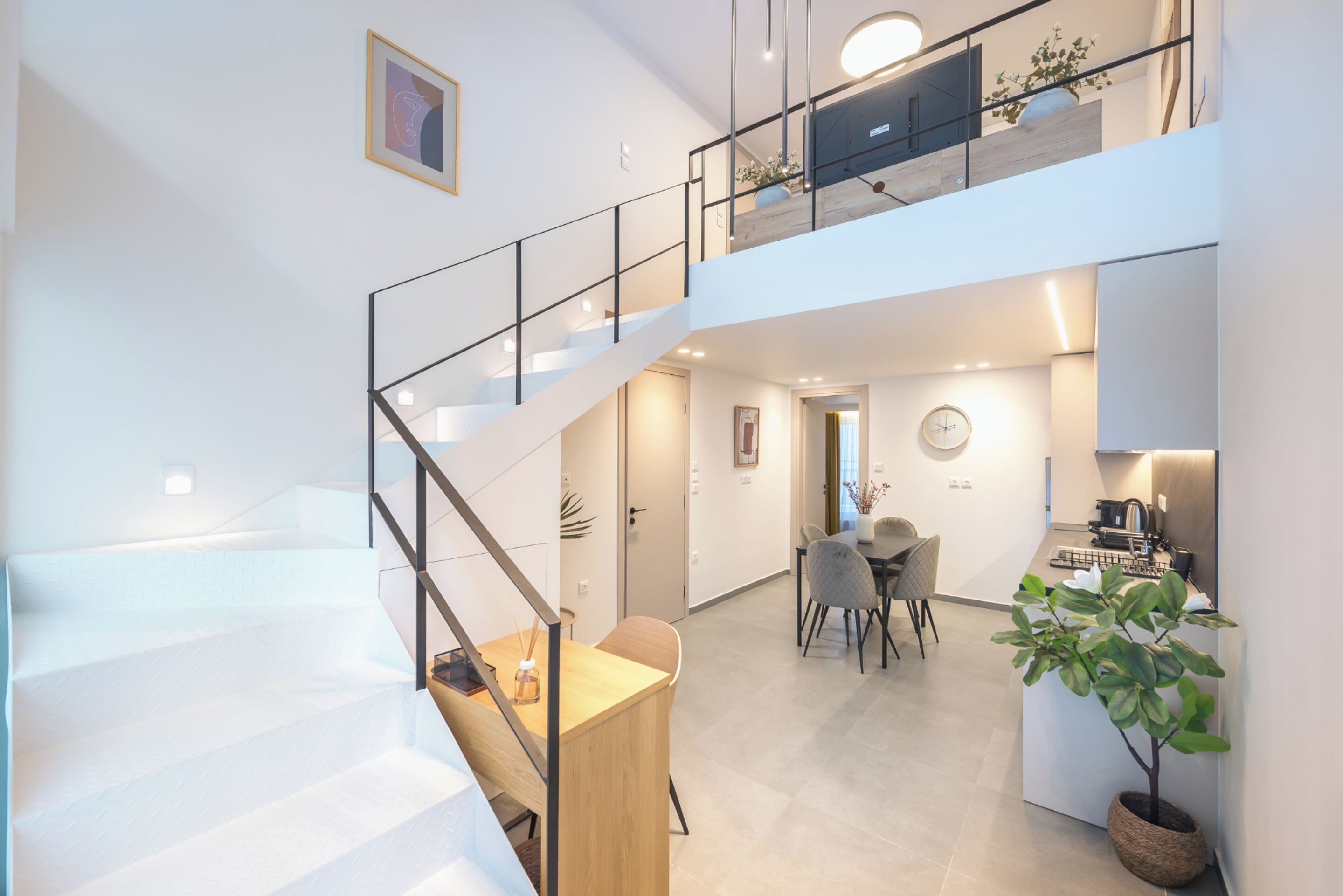 Athens Secluded Apartment B | Ruang tamu | 43 inci sebuah televisyen pintar dengan satelit, Netflix 