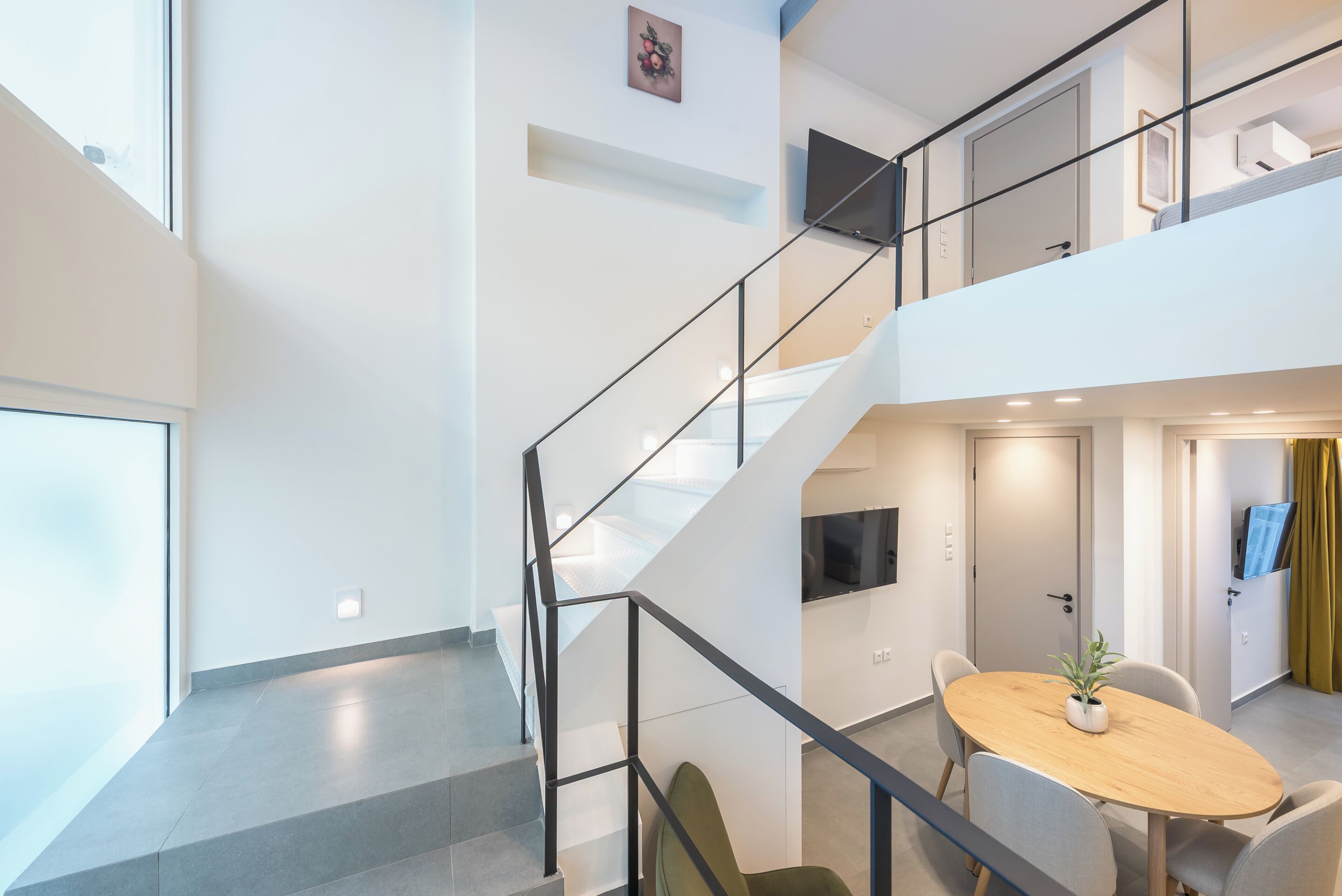 Athens Secluded Apartment A | Ruang tamu | 43 inci sebuah televisyen pintar dengan satelit, Netflix 