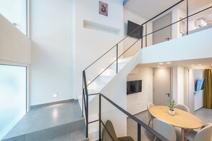 Athens Secluded Apartment A | Ruang tamu | 43 inci sebuah televisyen pintar dengan satelit, Netflix