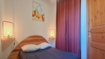 Apartment | 2 bedrooms, iron/ironing board
