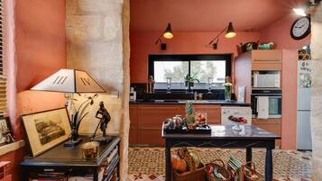 Fridge, microwave, coffee/tea maker, electric kettle