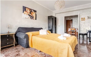 3 bedrooms, iron/ironing board, travel cot, WiFi - A casa di Ugo - Pigneto - Your accommodation in Rome. 3 king-beds up to 8 guests (Roma)