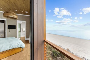 3 bedrooms, iron/ironing board, free WiFi, bed sheets - New Construction, Beachfront, Modern, Club access (Seabrook Island)