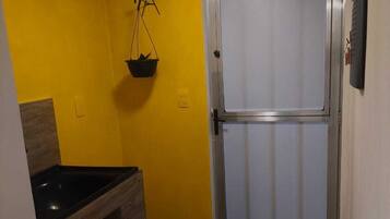 Casa família, cozinha, vista para o jardim | Área de estar