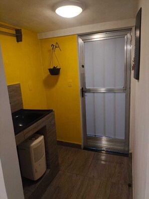 Casa família, cozinha, vista para o jardim | Área de estar