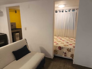 Family House, Kitchen, Garden View | Living area - Condomínio Nogueira (Duque de Caxias)