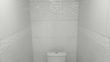 Maison Familiale, cuisine, vue jardin | Salle de bain