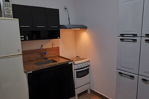 Family Villa | Private kitchen - Condomínio Nogueira (Duque de Caxias)