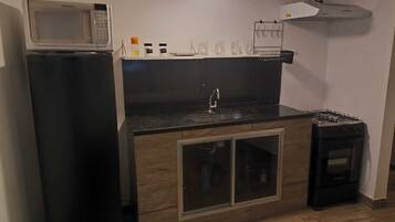 Family House, Kitchen, Garden View | Private kitchen