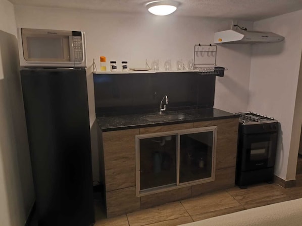 Family House, Kitchen, Garden View | Private kitchen - Condomínio Nogueira (Duque de Caxias)