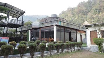 واجهة المنشأة