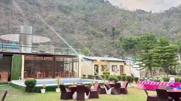 屋外ダイニングエリア