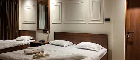 Quadruple Room | Iron/ironing board, WiFi (free)
