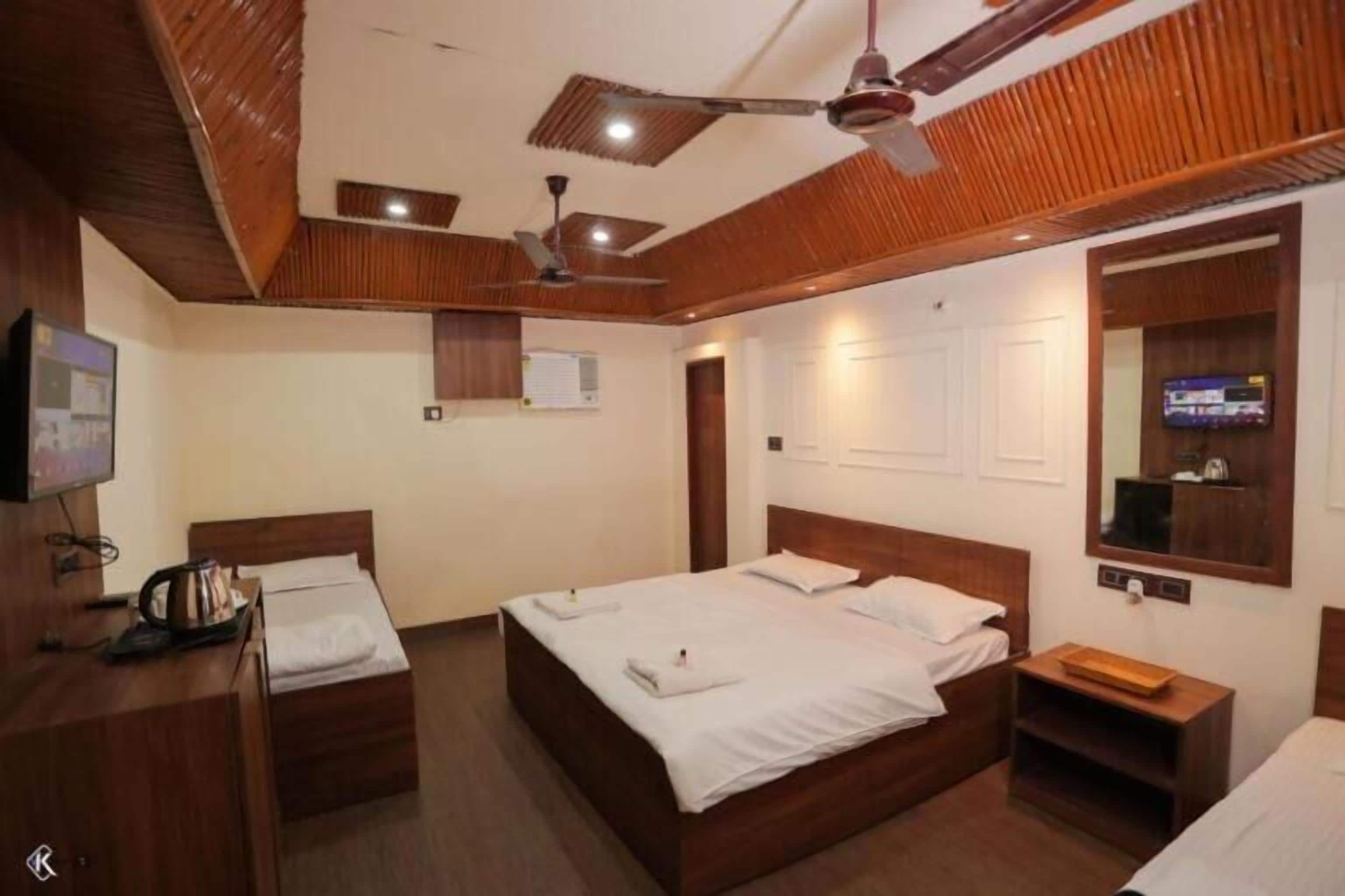 Quadruple Room | Iron/ironing board, free WiFi