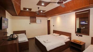 Quadruple Room | Iron/ironing board, free WiFi