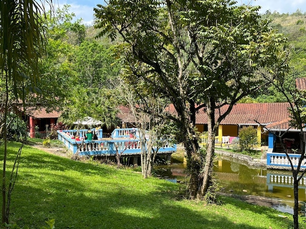 المنطقة المحيطة بالمنشأة