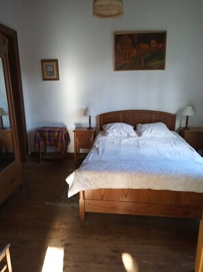 3 chambres, fer et planche Ă repasser, Wi-Fi gratuit, draps fournis