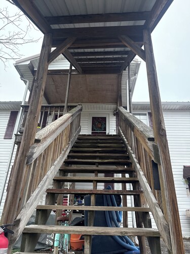 Cozy UpStairs 1-bedroom apartment in Historic Chickamauga with AC