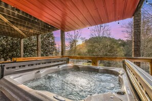 Cabin, 3 Bedrooms | Outdoor spa tub - Tennessee Risky 3 Bedroom Cabin (Sevierville)