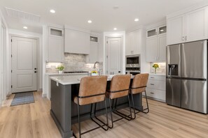 Townhome, 5 Bedrooms | Private kitchen | Fridge, oven, coffee/tea maker, toaster - Coastline Cottage 5 Bedroom Townhouse (St. George)