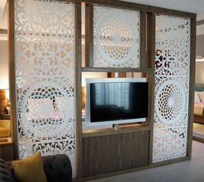 プレミアム スイート マウンテンビュー | セーフティボックス (室内)、デスク、ノートパソコン用作業スペース、アイロン / アイロン台