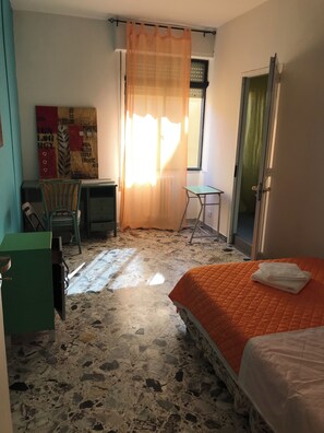 Bügeleisen/Bügelbrett, WLAN, Bettwäsche