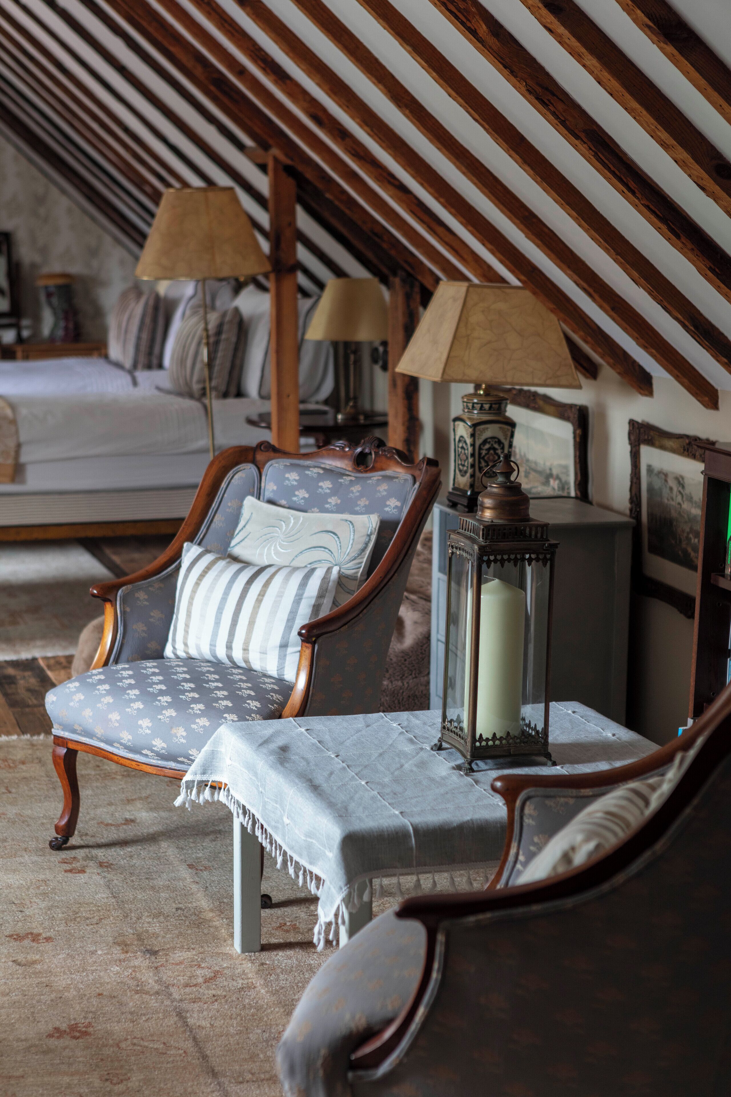 Een bureau, reisbedje, gratis wifi, beddengoed