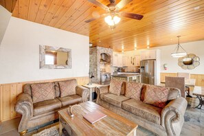 Apartment (3 Bedrooms) | Interior - Walkable Condo in Dtwn Mccall! Lake View + Balcony (McCall)