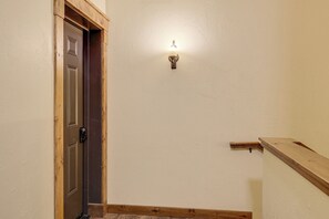 Apartment (3 Bedrooms) | Interior - Walkable Condo in Dtwn Mccall! Lake View + Balcony (McCall)