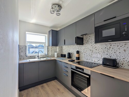 Saffron Court by Wycombe Apartments - Central