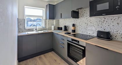 Saffron Court by Wycombe Apartments - Central