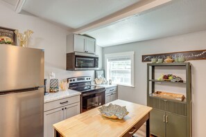 House (2 Bedrooms) | Interior - 2 Mi to Dtwn: Stylish Family Home in Waco! (Waco)