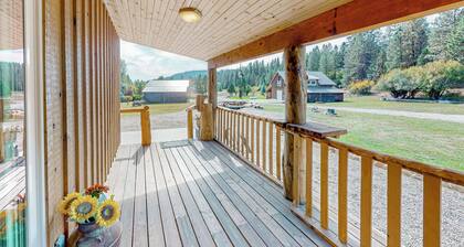 3BR Rustic Cabin w/ 2 Decks & Hot Tub