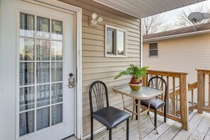 Interior - 6 Mi to Dtwn New Haven: Duplex w/ Shared Yard (West Haven)