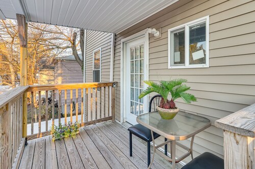 6 Mi to Dtwn New Haven: Duplex w/ Shared Yard