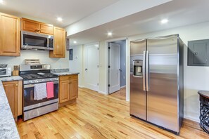 House (5 Bedrooms) | Interior