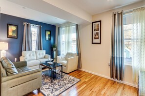 House (5 Bedrooms) | Interior