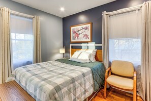 House (5 Bedrooms) | Interior - 6 Mi to Dtwn New Haven: Duplex w/ Shared Yard (West Haven)